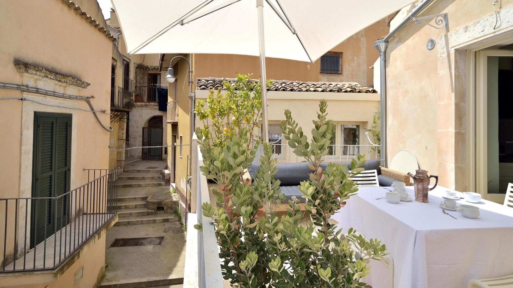 Domus Sbircio Modica Lägenhet Exteriör bild