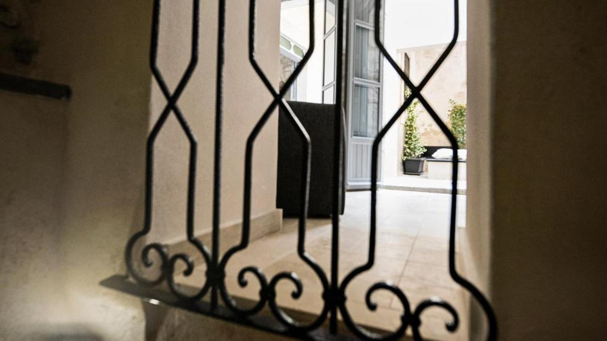 Domus Sbircio Modica Lägenhet Exteriör bild