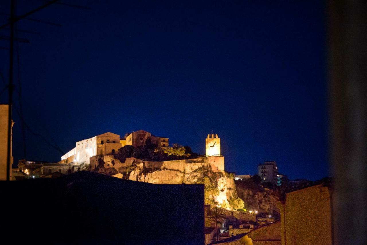 Domus Sbircio Modica Lägenhet Exteriör bild
